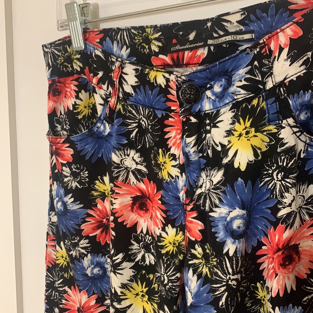 STRADIVARIUS Artistic Floral Ankle Length Pants with Zippers